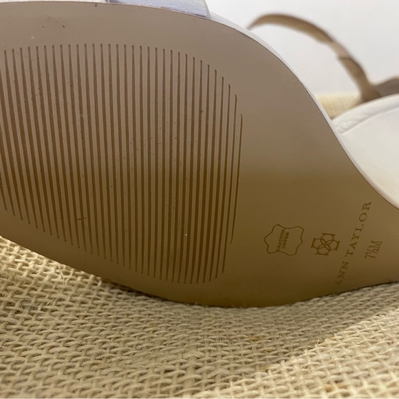 Off white wedge Ann Taylor sandal. - Picture 4 of 7